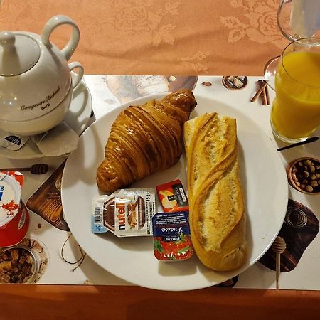 Aux Trois Rois Hotel Pont-Sur-Yonne Kültér fotó