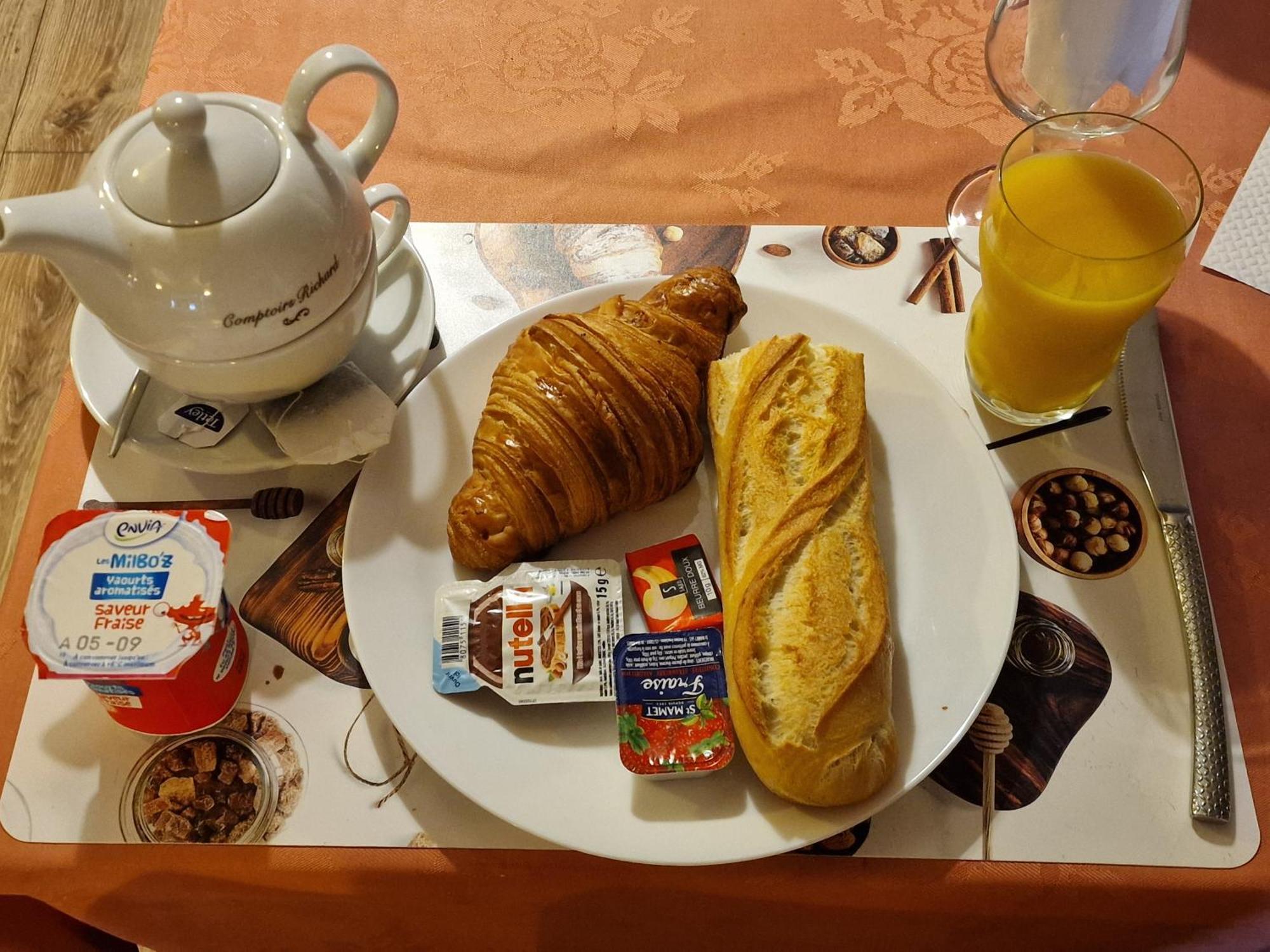 Aux Trois Rois Hotel Pont-Sur-Yonne Kültér fotó