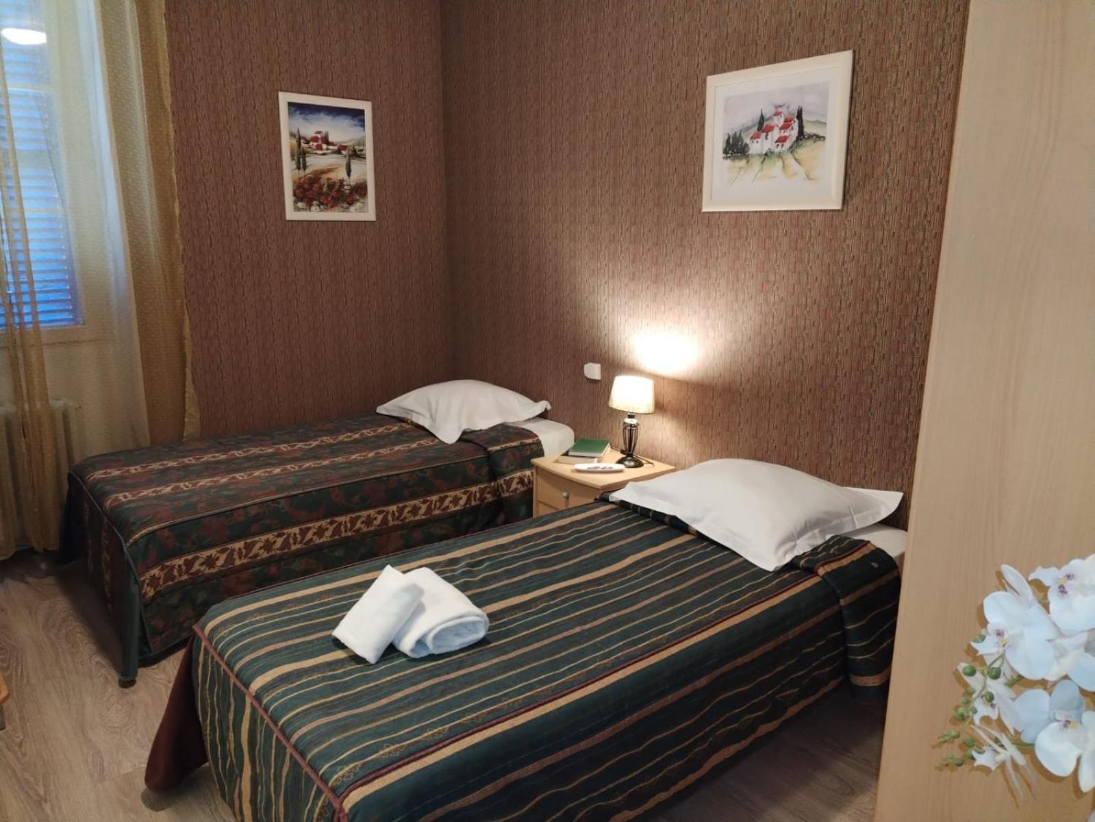 Aux Trois Rois Hotel Pont-Sur-Yonne Kültér fotó