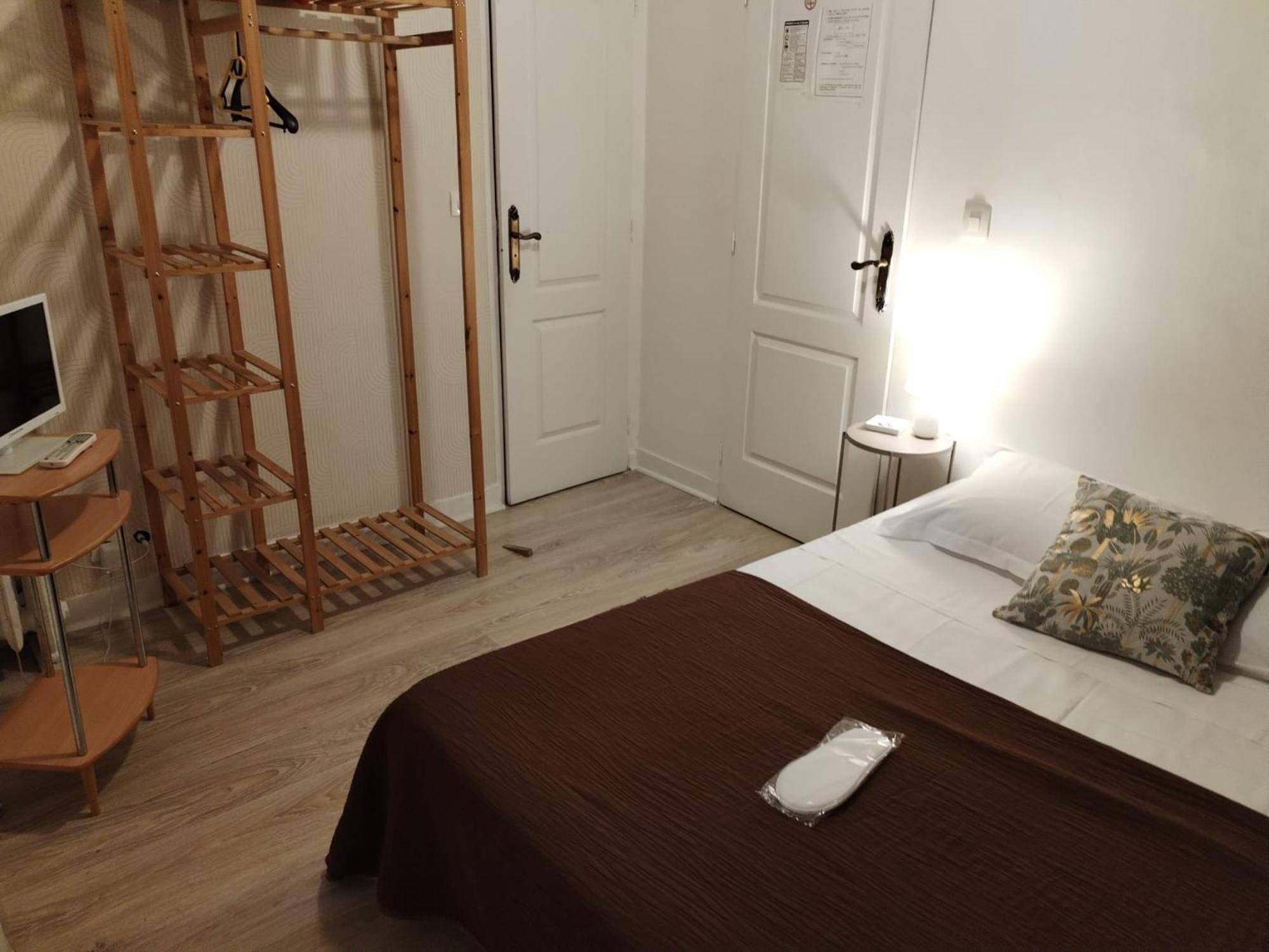 Aux Trois Rois Hotel Pont-Sur-Yonne Kültér fotó